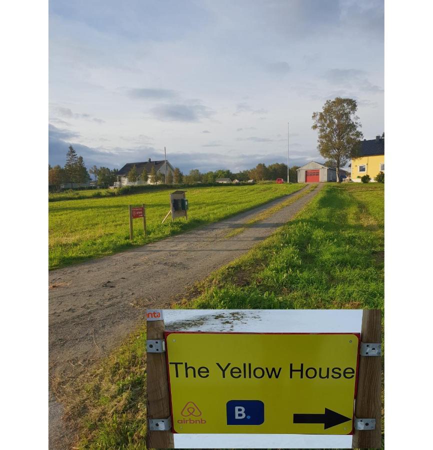 1 Room In The Yellow House, Close To Airport & Lofoten Evenskjer Eksteriør billede