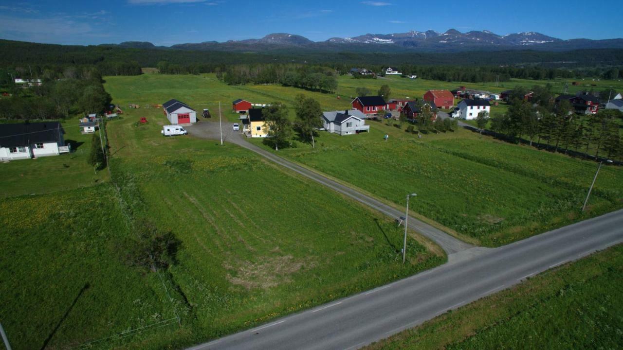 1 Room In The Yellow House, Close To Airport & Lofoten Evenskjer Eksteriør billede