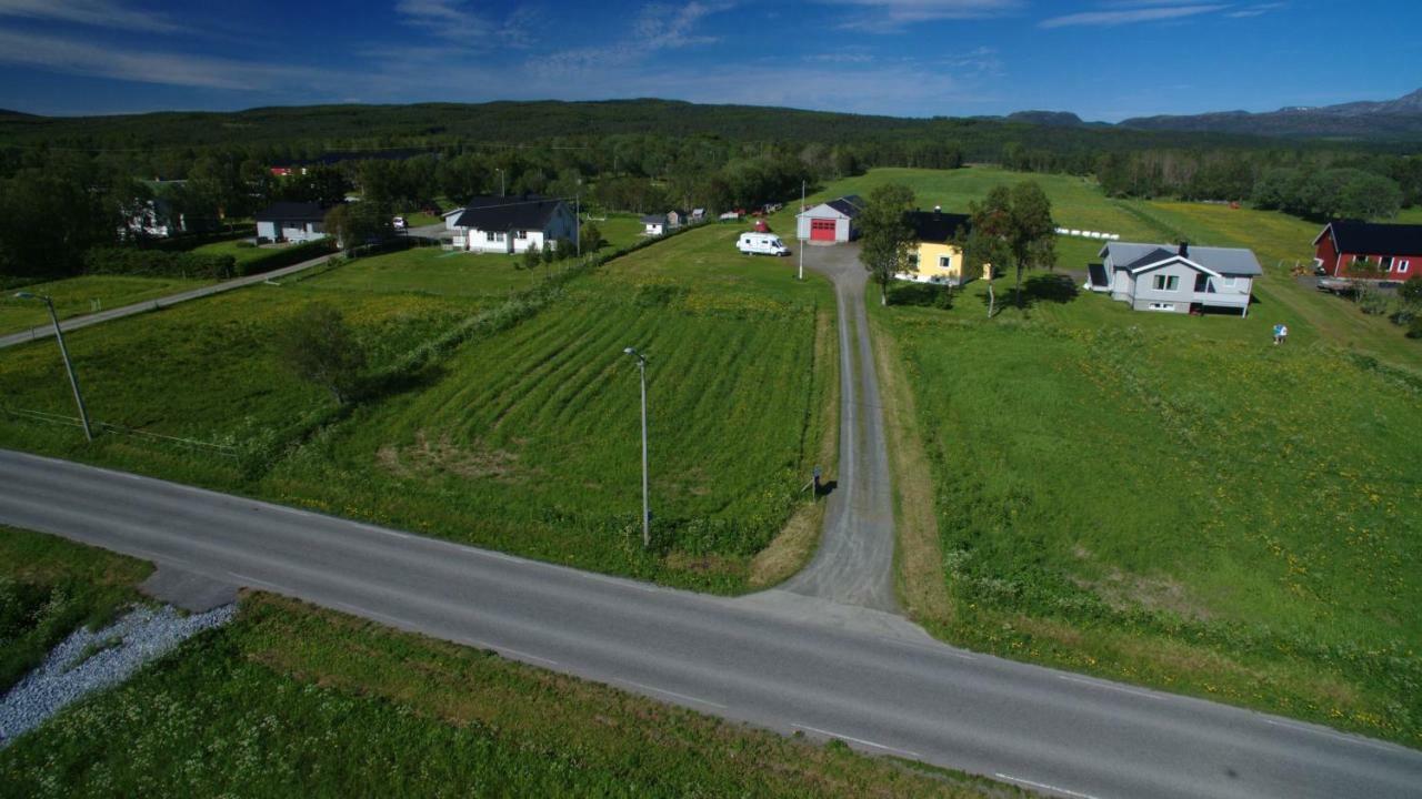 1 Room In The Yellow House, Close To Airport & Lofoten Evenskjer Eksteriør billede