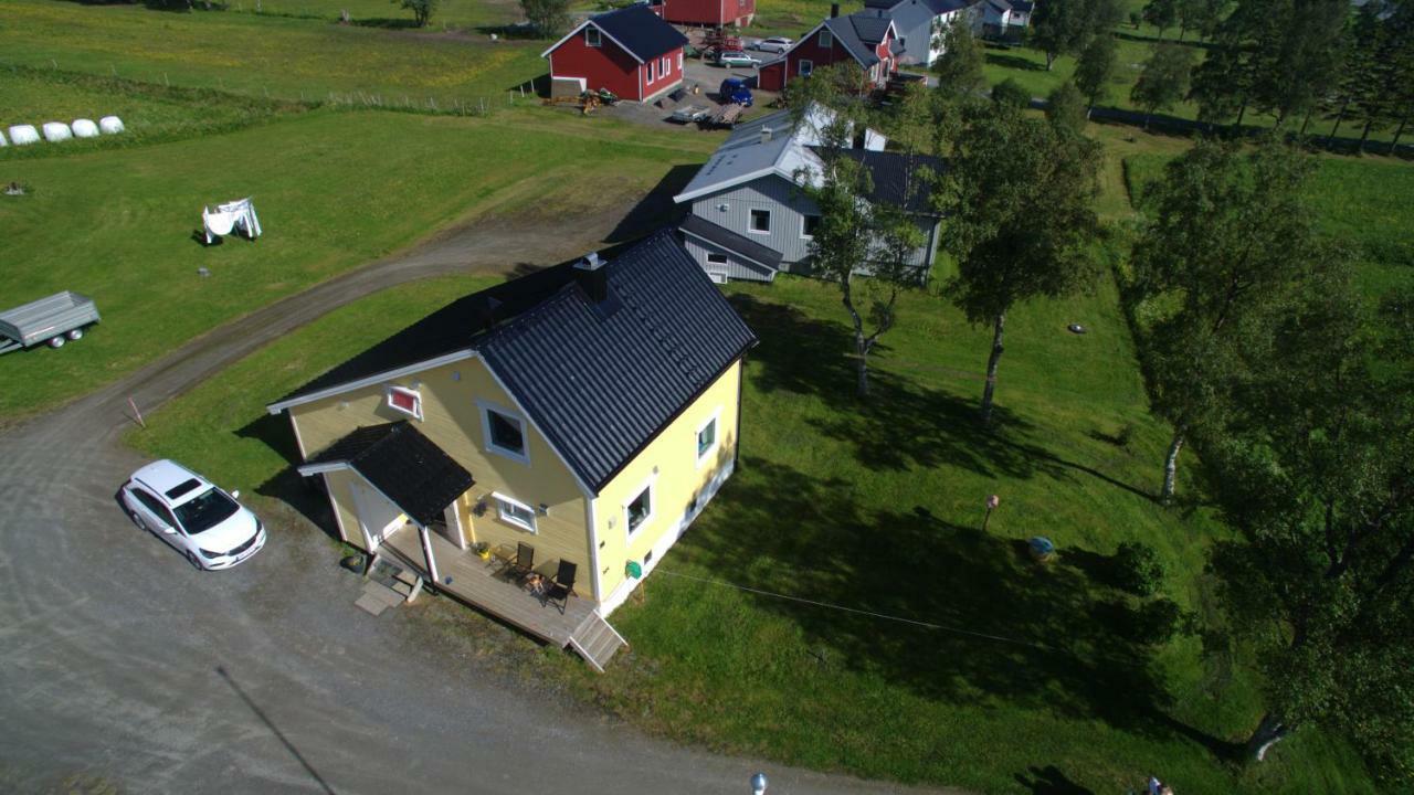 1 Room In The Yellow House, Close To Airport & Lofoten Evenskjer Eksteriør billede